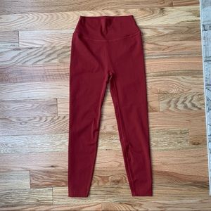 Paragone Fitwear supportive leggings in color pomegranate